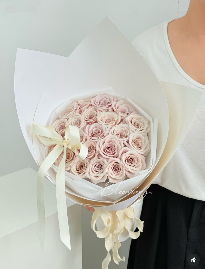 Desiner Carnegie Florist quick sand roses flowers bouquet