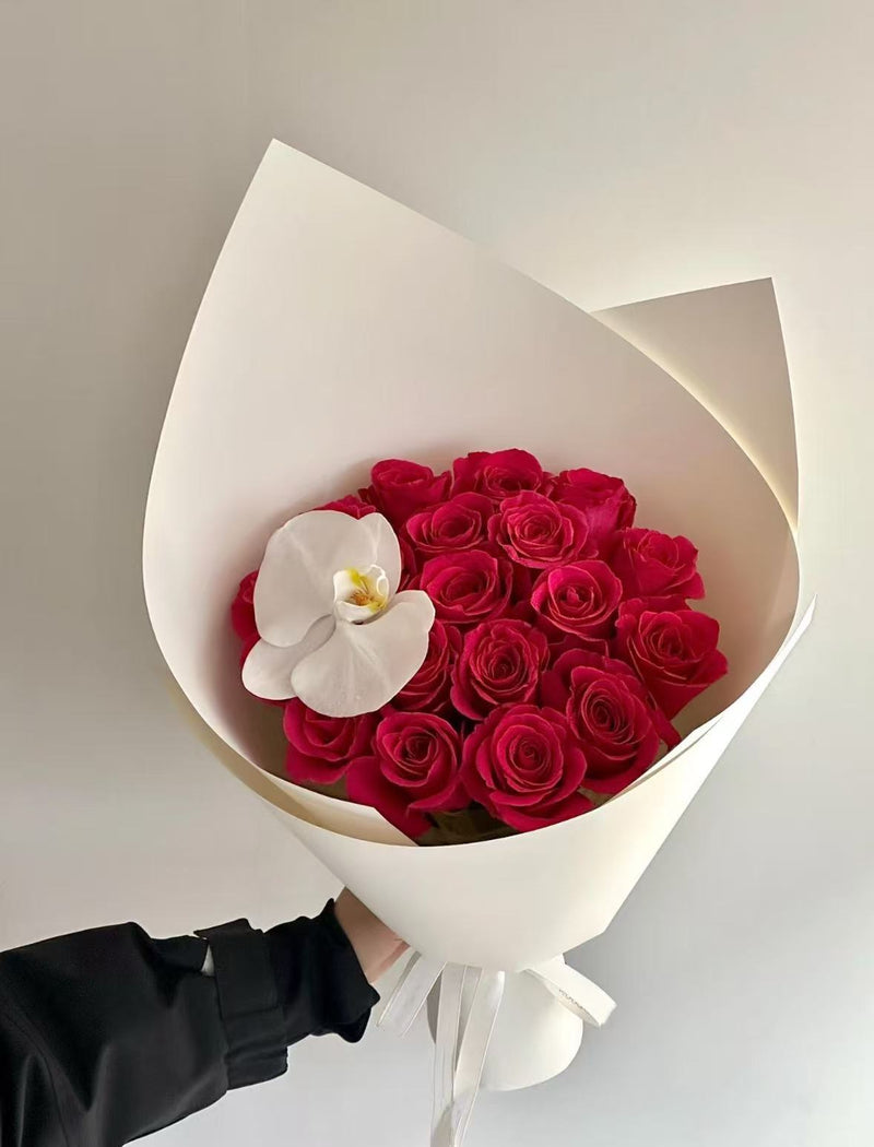 A 2026 Melbourne Valentine's Day flowers bouquet  V-day Roses with orchid