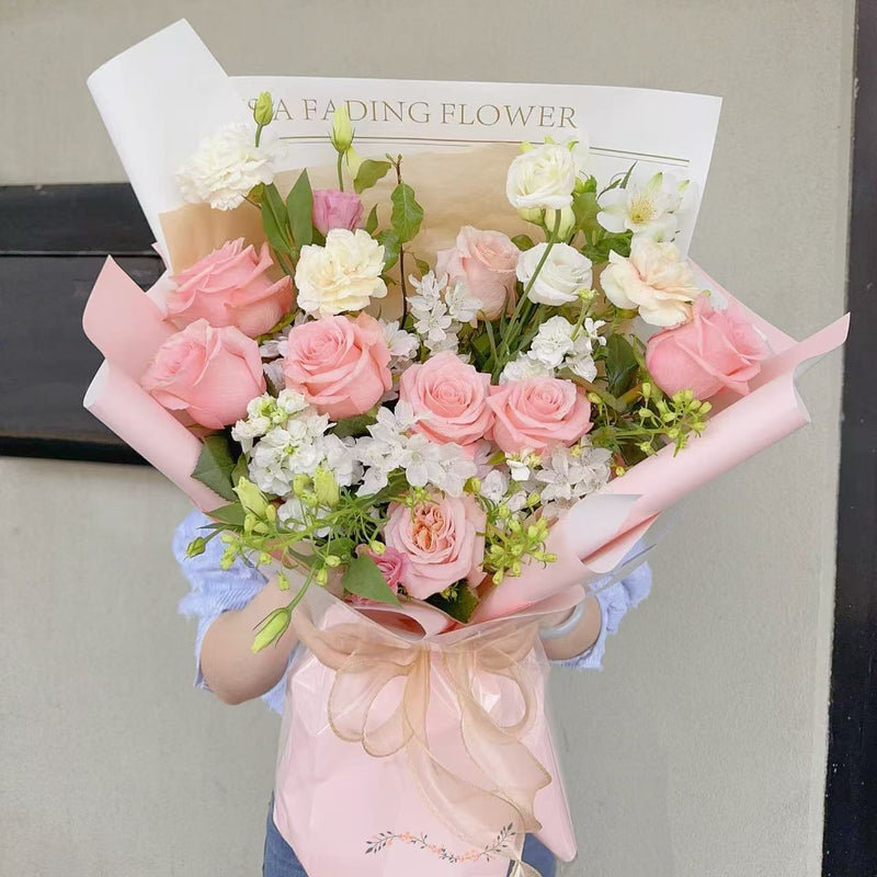 Carnegie Florist in Melbourne pink+white flowers bouquet