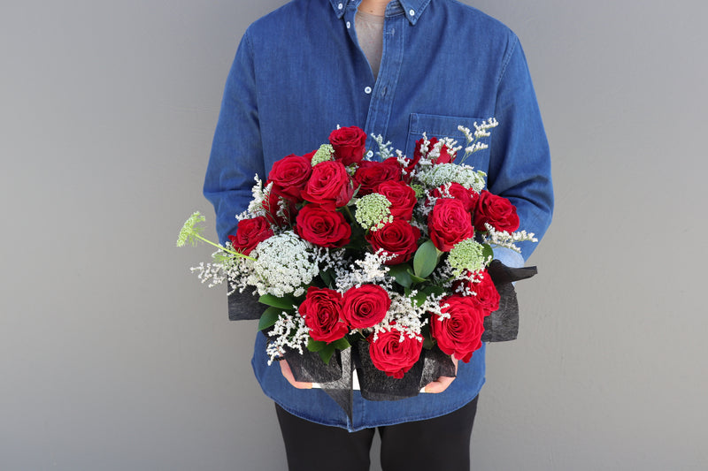 A 2026 Melbourne Valentine's Day flowers bouquet  V-day Roses in a box