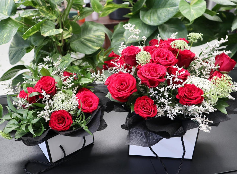 A 2026 Melbourne Valentine's Day flowers bouquet  V-day Roses in a box